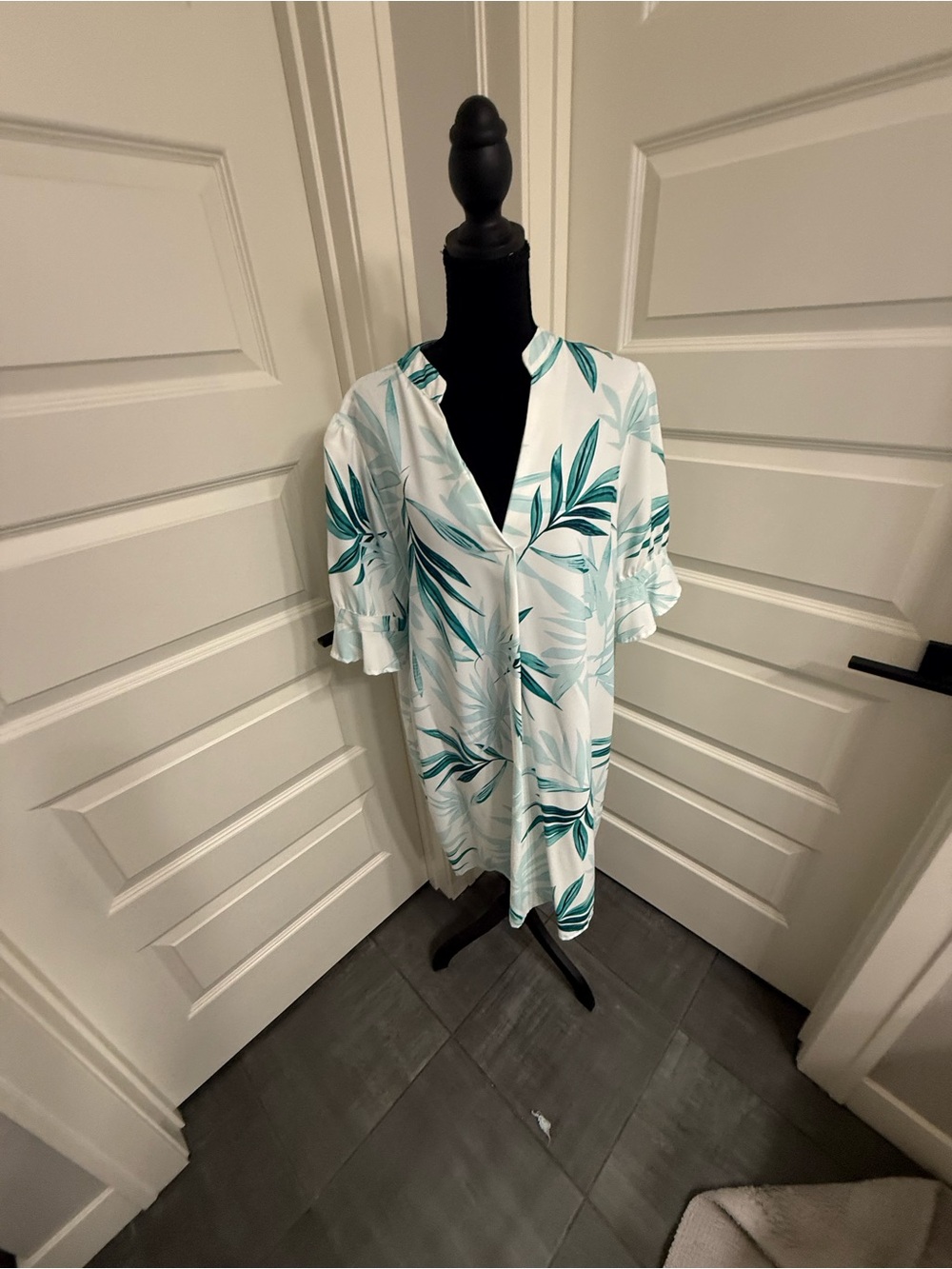 Women's White Tropical Leaf Print Shirt Dress - Casual Resort